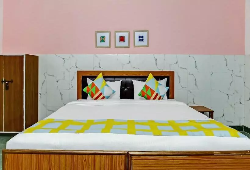 ホテル Oyo Home 38093 Designer Stay Near Sector 59 Metro Station