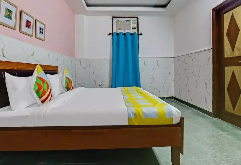ホテル Oyo Home 38093 Designer Stay Near Sector 59 Metro Station