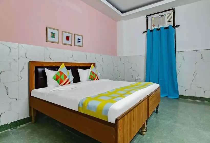 ホテル Oyo Home 38093 Designer Stay Near Sector 59 Metro Station