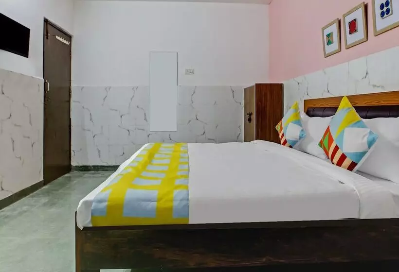ホテル Oyo Home 38093 Designer Stay Near Sector 59 Metro Station