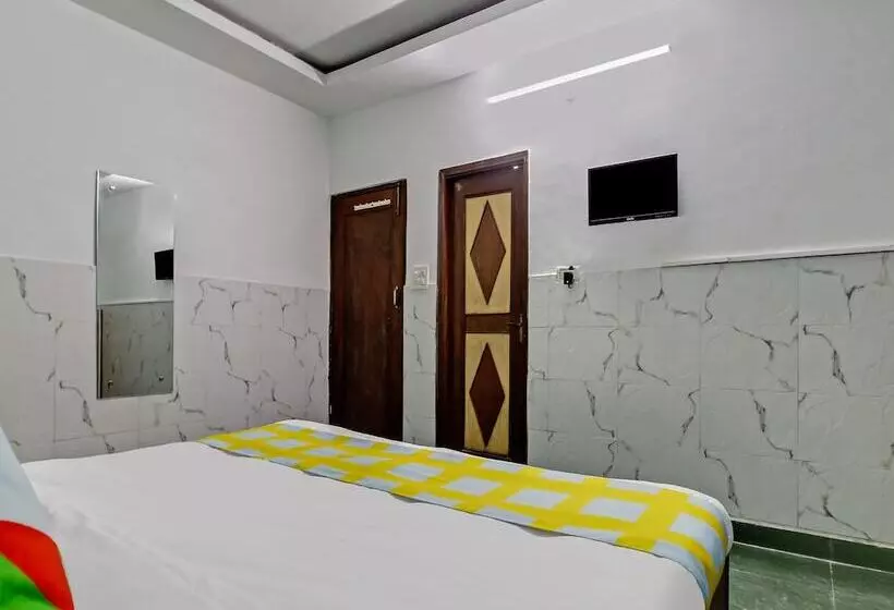 ホテル Oyo Home 38093 Designer Stay Near Sector 59 Metro Station