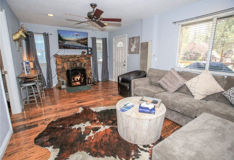 All Decked Out  2br/2ba/netflix/wifi