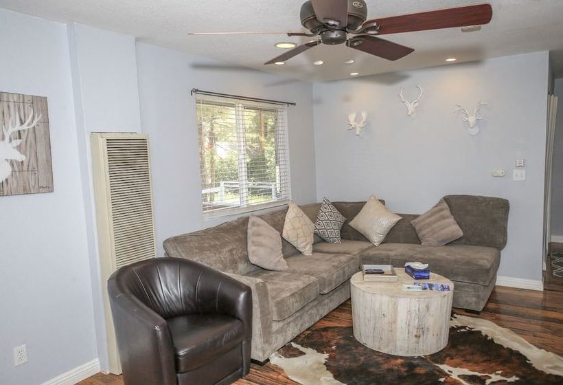 All Decked Out  2br/2ba/netflix/wifi