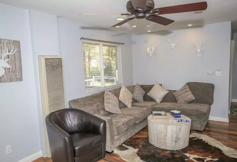 All Decked Out  2br/2ba/netflix/wifi