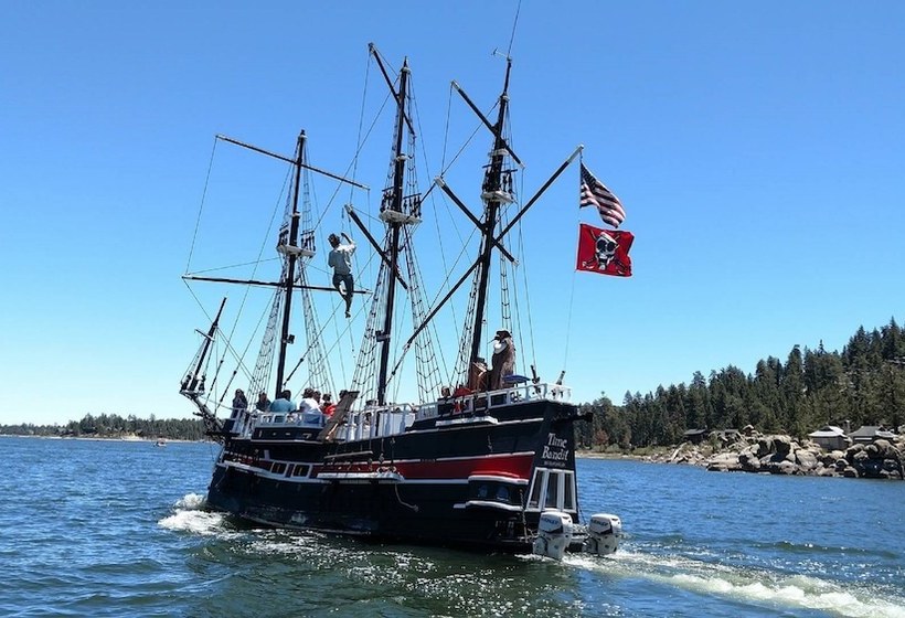 All Decked Out  2br/2ba/netflix/wifi