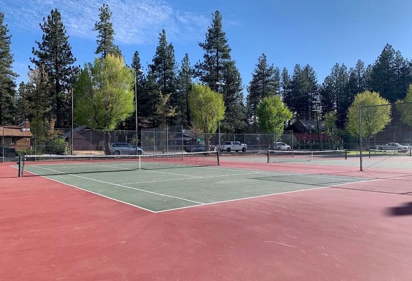 All Decked Out  2br/2ba/netflix/wifi