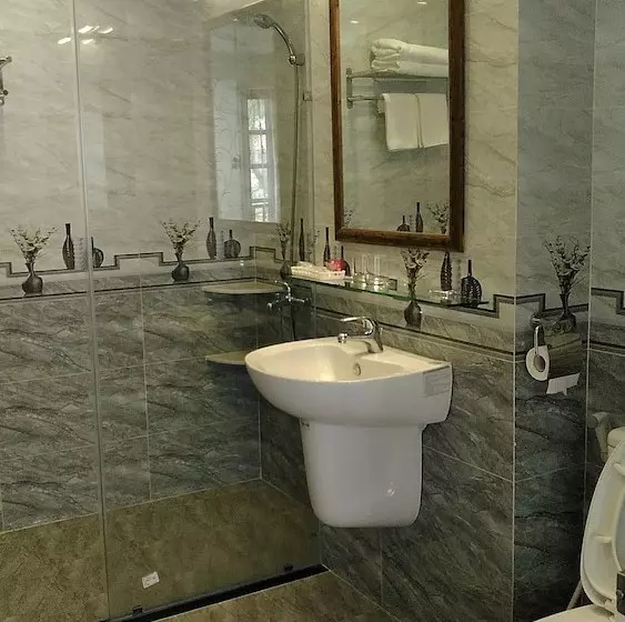 Hotelli Halong And Me