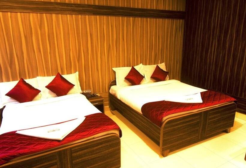 בית מלון כפרי Jjs Park Inn