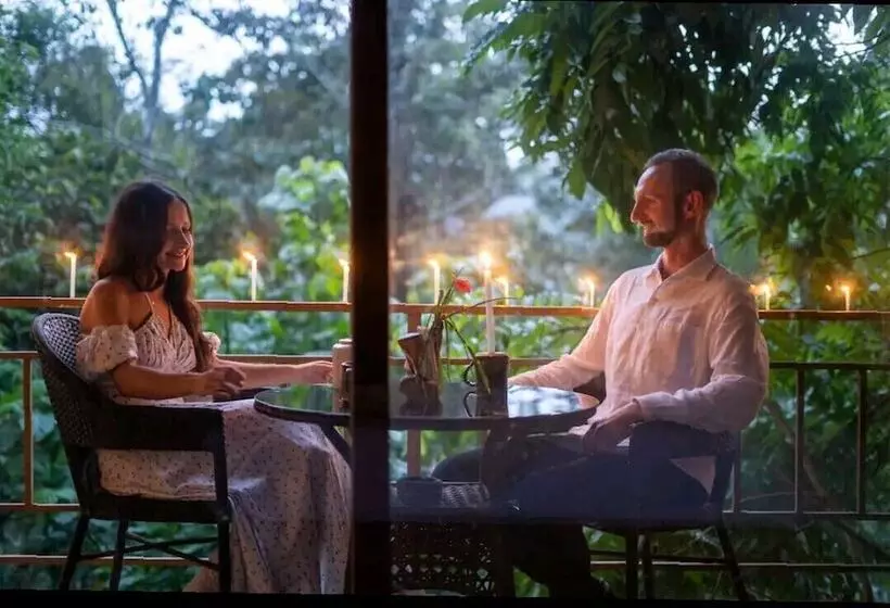 Hotelli Spice Villa Thekkady