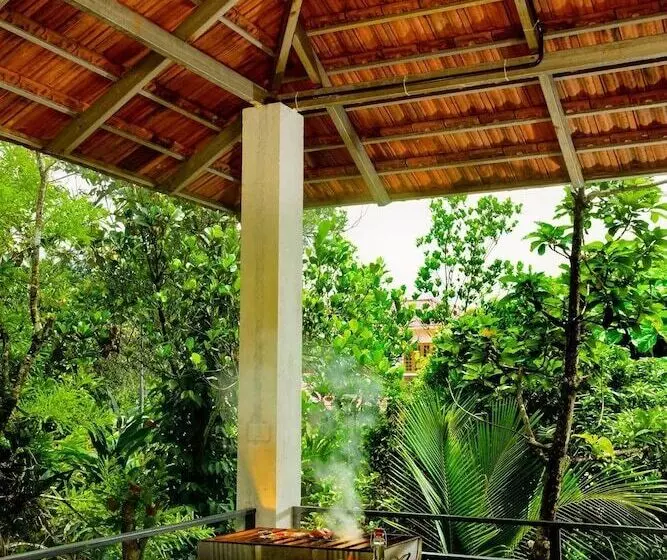 Hotelli Spice Villa Thekkady