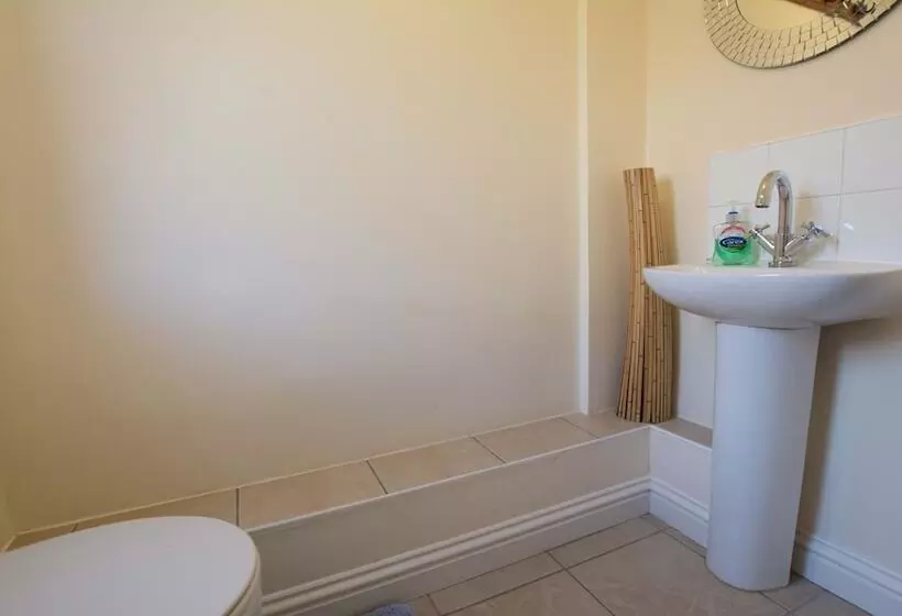 Oysters Sleeps 6 Modern Villa & Dog Friendly