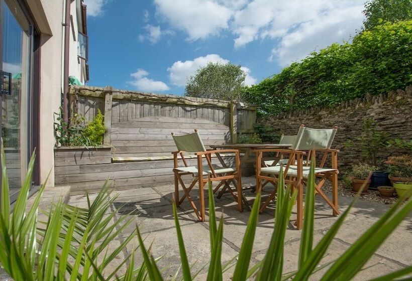 Oysters Sleeps 6 Modern Villa & Dog Friendly