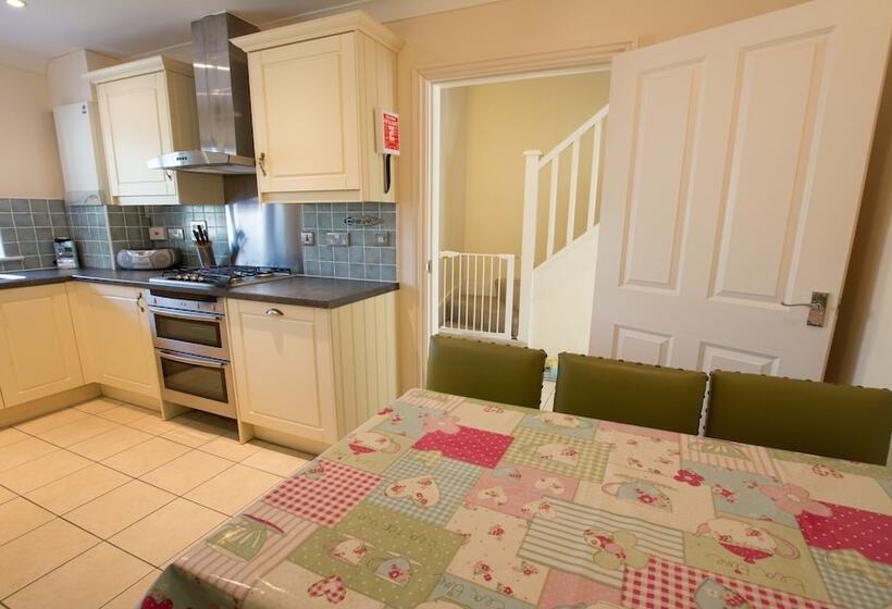 Oysters Sleeps 6 Modern Villa & Dog Friendly