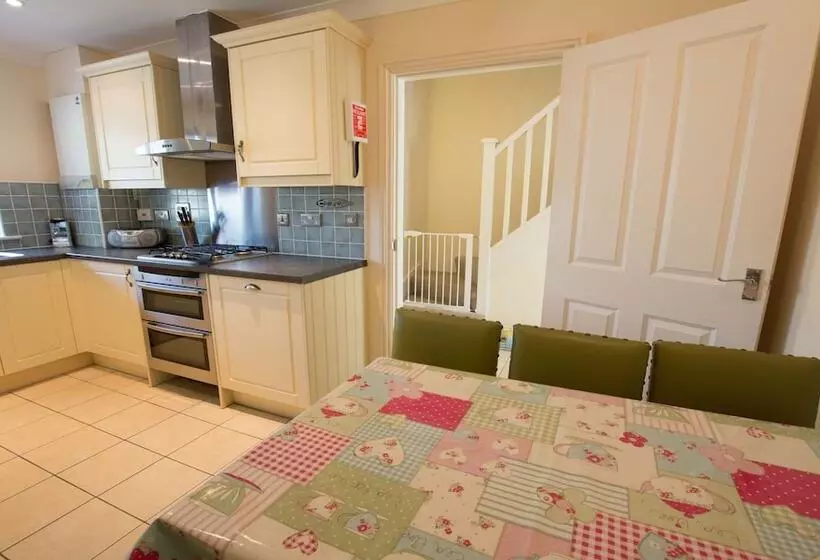 Oysters Sleeps 6 Modern Villa & Dog Friendly