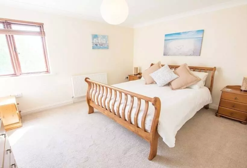 Oysters Sleeps 6 Modern Villa & Dog Friendly