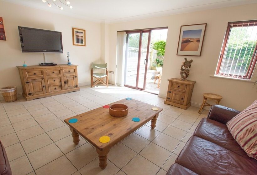 Oysters Sleeps 6 Modern Villa & Dog Friendly