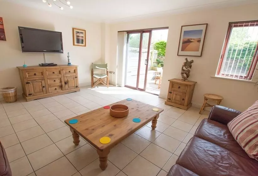 Oysters Sleeps 6 Modern Villa & Dog Friendly