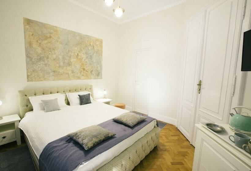 پانسیون Charma Residence