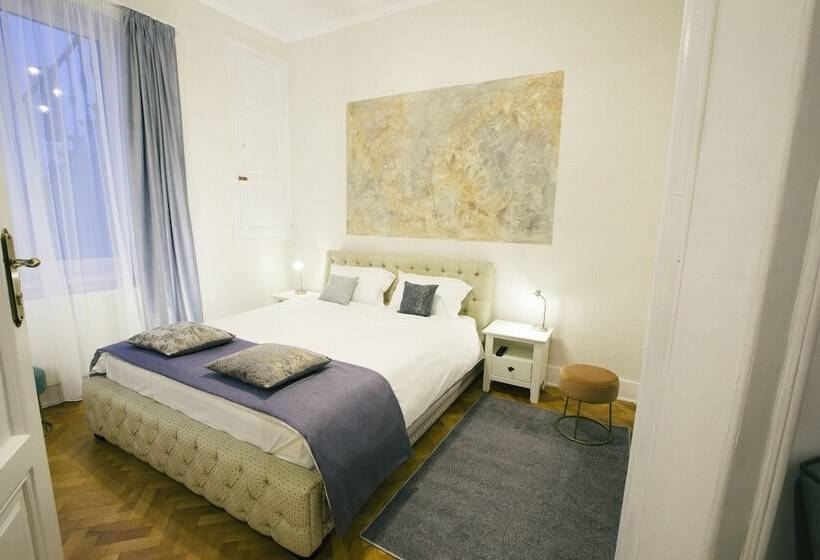 پانسیون Charma Residence