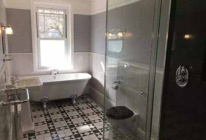 Majatalo Rivendell Guest House