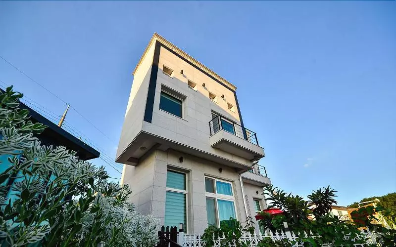 Sun And Moon Pension