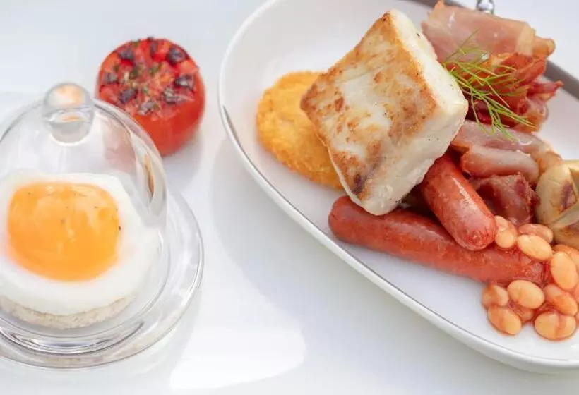 فندق Earls Regency