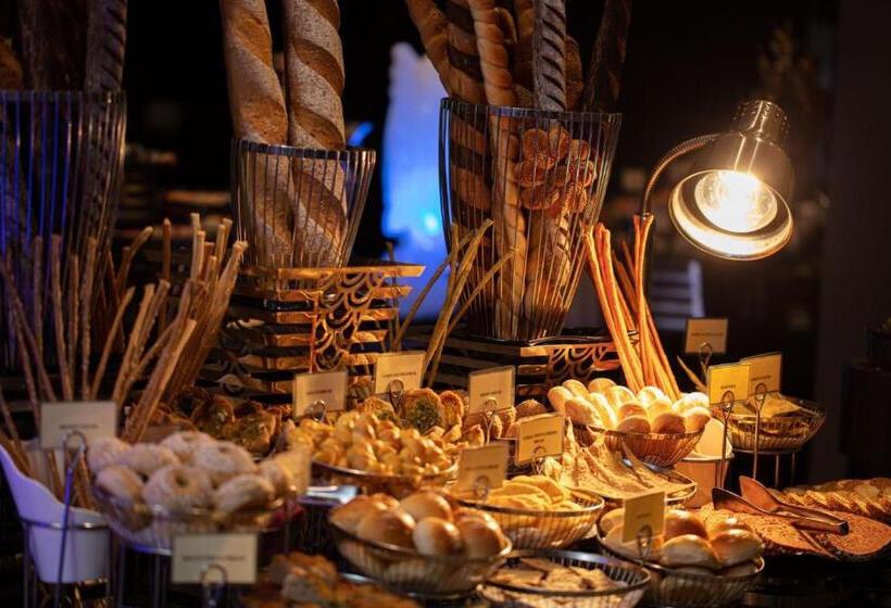 فندق Earls Regency