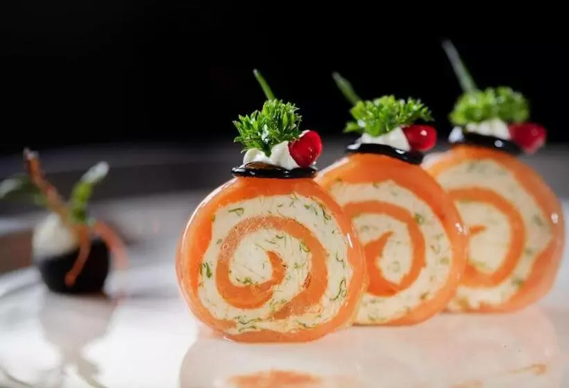 فندق Earls Regency