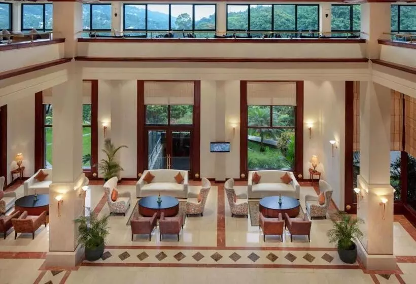 فندق Earls Regency