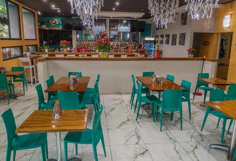 هتل Parador El Buen Cafe