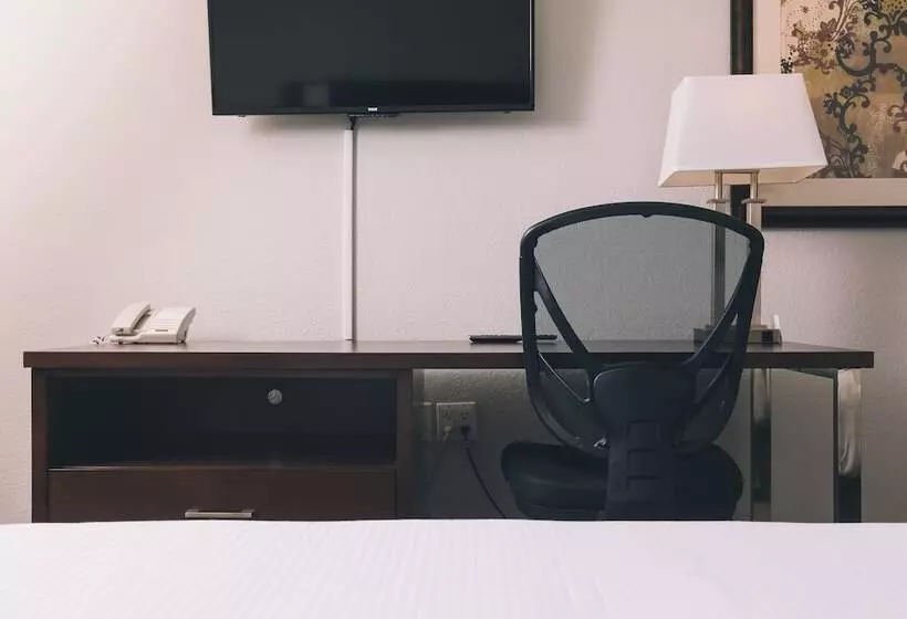 فندق Service Plus Inns And Suites