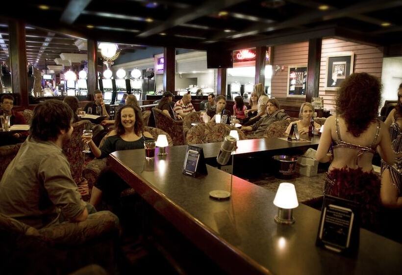 Szálloda Service Plus Inns And Suites