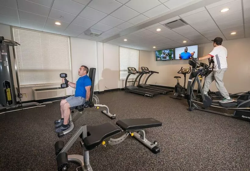 فندق Service Plus Inns And Suites