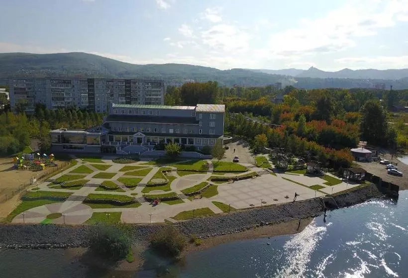 هتل Sibirskiy Safari Club