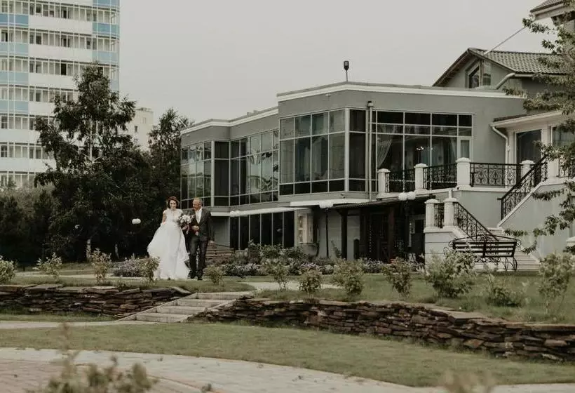 هتل Sibirskiy Safari Club