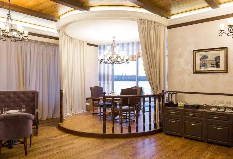 هتل Sibirskiy Safari Club