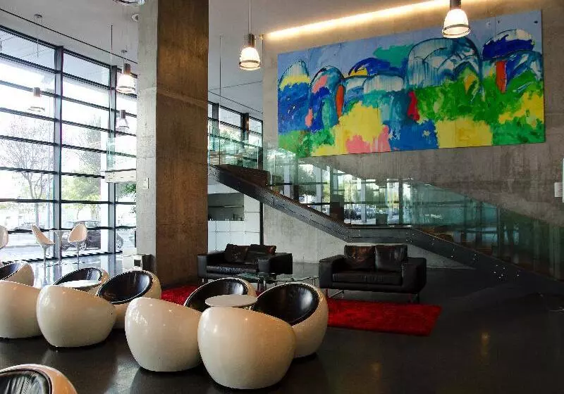 هتل Vip Executive Arts