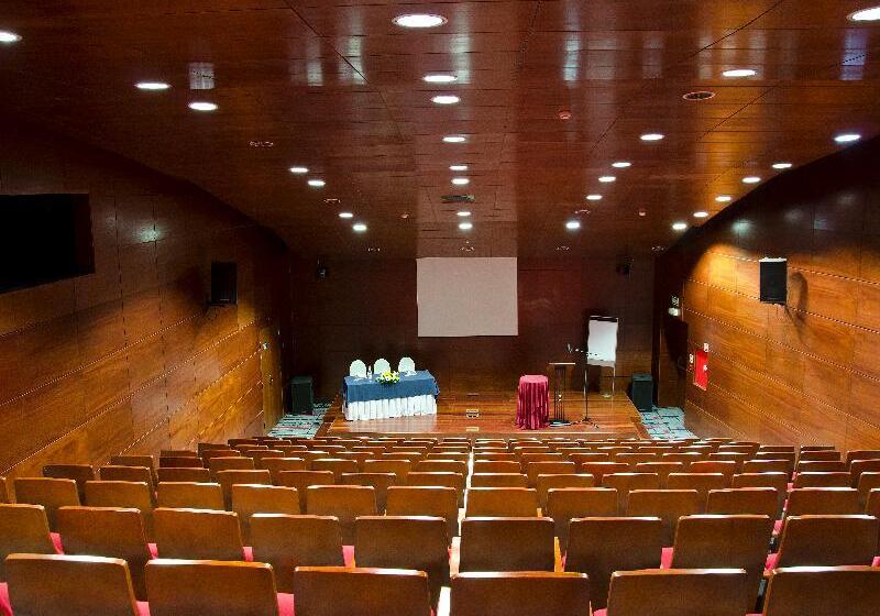 هتل Vip Executive Arts