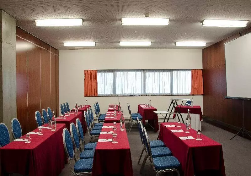 هتل Vip Executive Arts