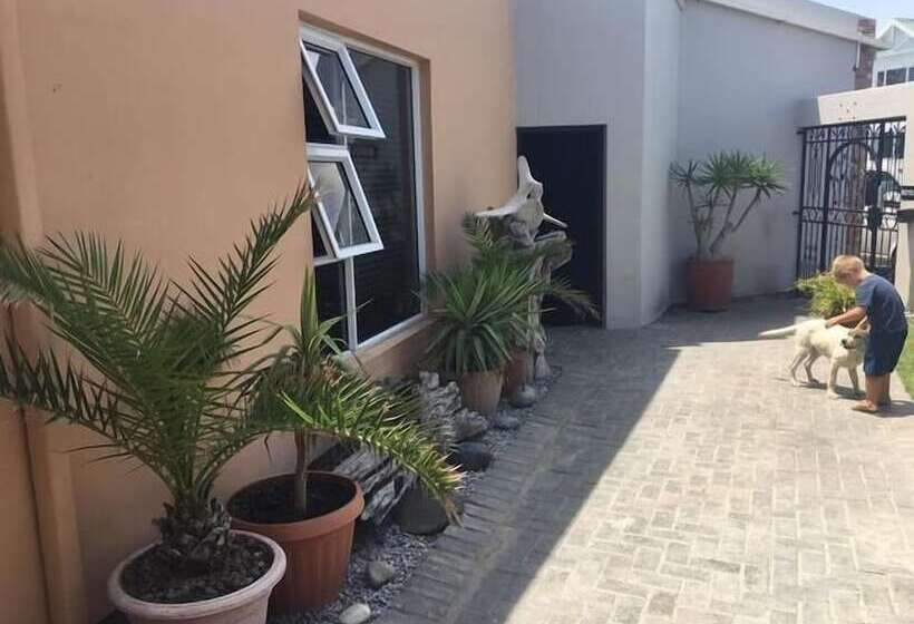 پانسیون Meransha Self Catering Cc