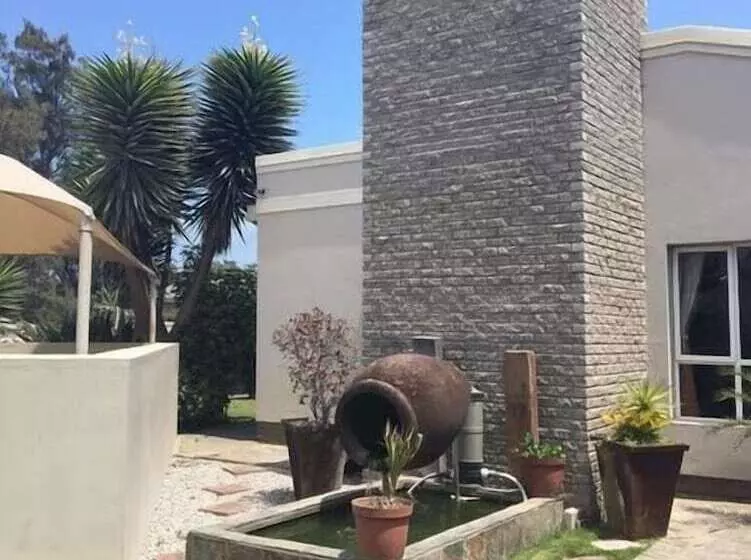 پانسیون Meransha Self Catering Cc