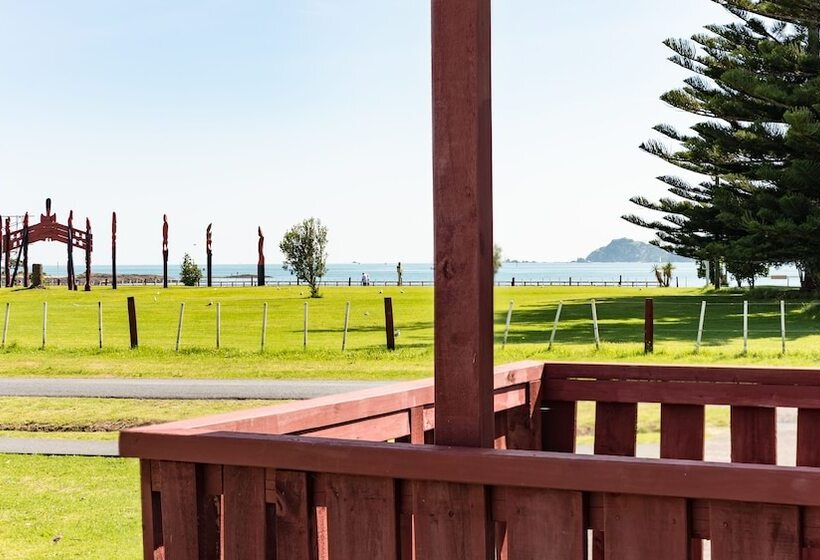 Waitangi Beach Bach 30a