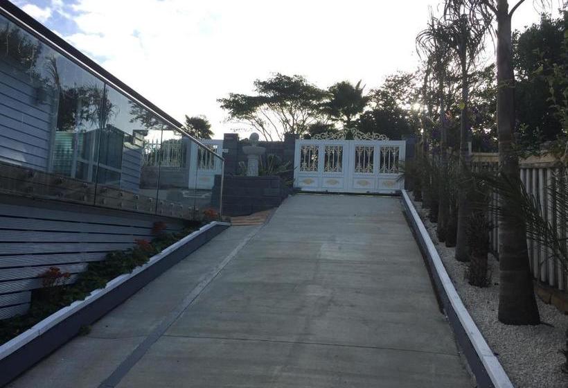 פנסיון Amber Homes