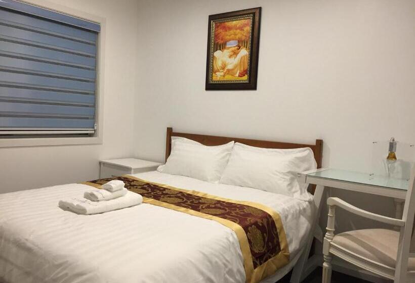 פנסיון Amber Homes