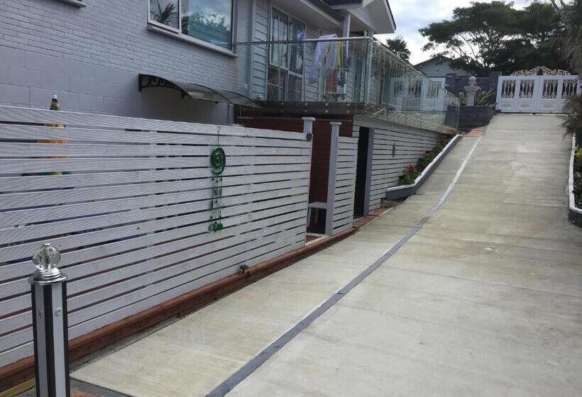 פנסיון Amber Homes