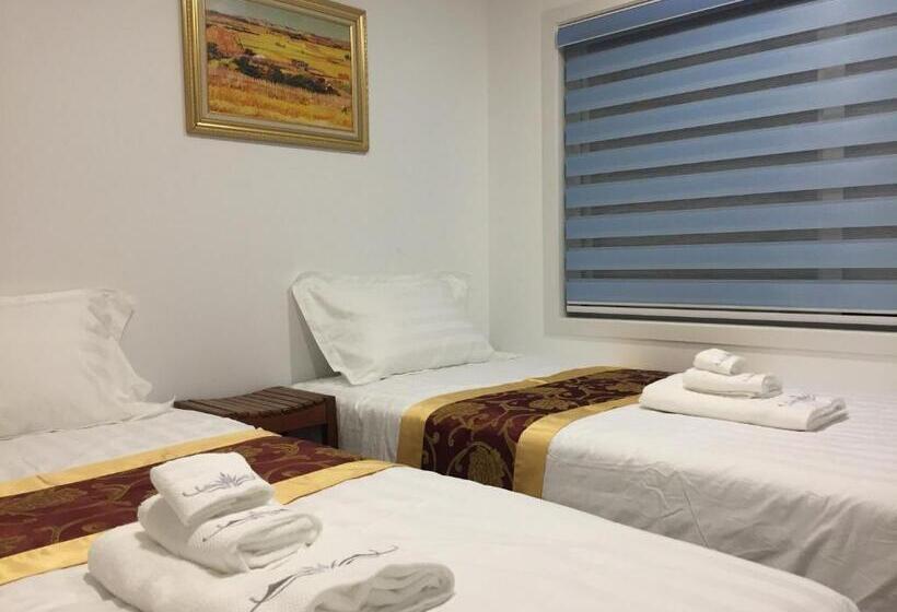 פנסיון Amber Homes