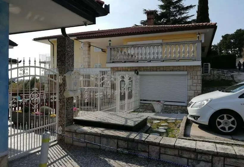 پانسیون Guest House Vila Luka