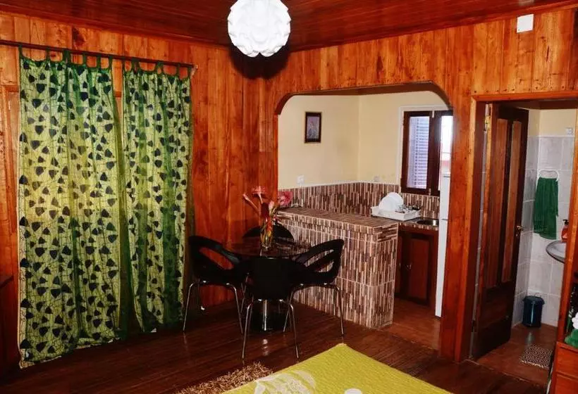 پانسیون Guest House Quinta Natural Bangalots