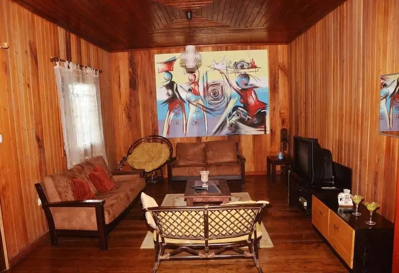 پانسیون Guest House Quinta Natural Bangalots