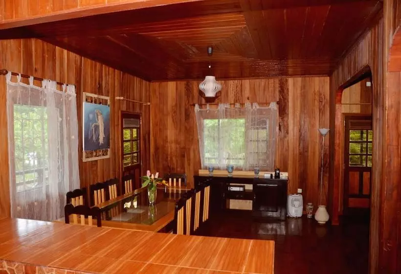 پانسیون Guest House Quinta Natural Bangalots